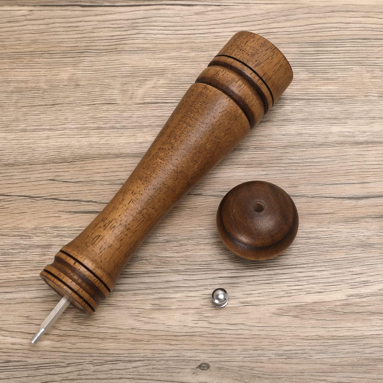 XWXO Oak Loss-Glazed Pepper Mill